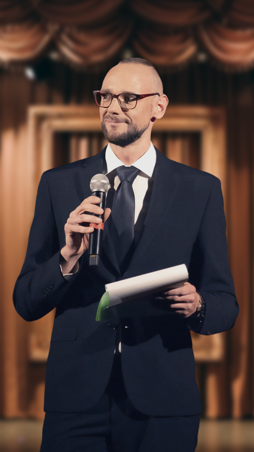 Roberto Russo aiuto-regista e presentatore ufficiale della compagnia Sorrisi Teatrali